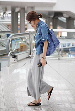 Ideas de ropa blanca y azul con falda, jeans.: Semana de la Moda,  Moda minimalista,  Estilo callejero,  Trajes de viaje,  Traje Blanco Y Azul,  Moda callejera japonesa  
