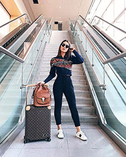 Traje de color con ropa deportiva, jeans, denim: Moda minimalista,  Estilo callejero,  Ideas para vestir en el aeropuerto  