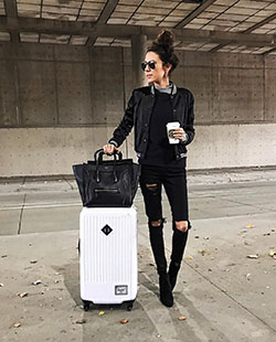Lookbook moda ropa de viaje negra, moda callejera, equipaje de mano: traje blanco,  Estilo callejero,  Ideas para vestir en el aeropuerto  