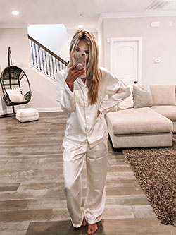 Ideas de atuendos para fiestas de pijamas, conjunto de pijamas: traje blanco,  Trajes de cuarentena 2020,  Conjunto de pijama,  Conjunto de pijama  