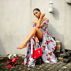 Sugerencia de ropa impresa popular para mujeres afro: moda africana,  Vestidos Ankara,  Moda de Ankara,  Atuendos Ankara,  Atuendo Africano,  Estilos Asoebi  