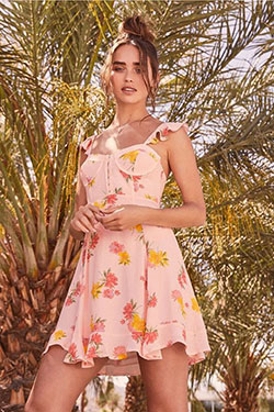 vestido brianne de astr the label: vestidos de coctel,  Traje amarillo y rosa  