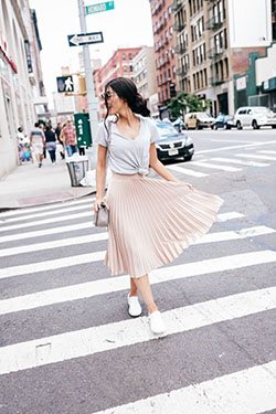 Ideas de ropa blanca y rosa con lunares, falda.: Trajes De Falda,  Traje de camiseta,  Estilo callejero,  Traje Blanco Y Rosa  