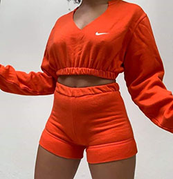 Conjunto naranja y rojo Pinterest con ropa deportiva, pantalones cortos, sudadera con capucha: instamoda,  Traje naranja y rojo,  Vestidos Bandeau  
