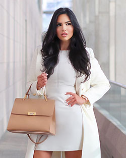 Vestido beige y blanco, consejos de moda, moda callejera.: Traje Beige Y Blanco,  Trajes de fiesta con estilo,  Vestido blanco  