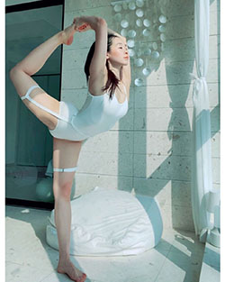 Foto de piernas de Sang A Yonini, bailarina de ballet, calzado: cantó un yonini  