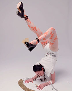 Foto de piernas de Sang A Yonini, artes escénicas, danza hip-hop: Las artes escénicas,  cantó un yonini  