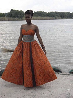 Diseños de vestidos africanos para bodas.: Vestido sin tirantes,  instamoda,  Ropa formal,  Vestidos Roora,  vestido de fiesta nupcial,  Atuendos Naranjas,  Impresiones de cera africanas  