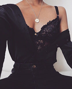 Conjunto color negro con vestidito negro: Traje negro,  Body de encaje  