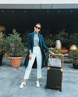 Camila Coelho estilo aeropuerto, moda callejera, Camila Coelho: traje blanco,  Camila Coelho,  Estilo callejero,  Ideas para vestir en el aeropuerto  