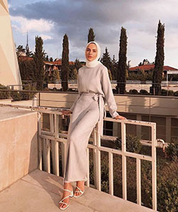 Traje pantalón con falda, moda modesta, moda callejera: Semana de la Moda,  traje blanco,  Estilo callejero,  Hiyab  