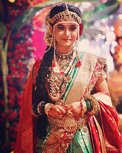 Bollywood anushka sen en sari: 