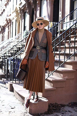 Conjunto color beige y marrón con blazer, falda, abrigo: Trajes De Falda,  Estilo callejero,  Traje Beige Y Marrón  