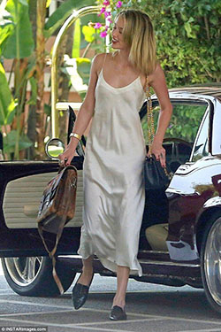 Vestido lencero blanco de Amber Heard: Los Angeles,  Pelo largo,  Vestido lencero,  Estilo callejero  
