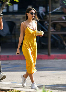 Traje de vestido amarillo, moda callejera, modelo de moda, vestido, camiseta: modelo,  Vestido lencero,  Traje de camiseta,  Estilo callejero,  traje amarillo  