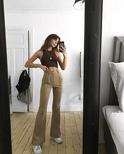 Outfit Stylevore con ropa deportiva, crop top, pantalones: top corto,  Trajes De Pantalón De Pana  