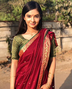 Hermosas fotos de Anushka Sen en Saari - Jhonsi Ladi Mardani Jhansi Ki Rani: chicas calientes en sari  