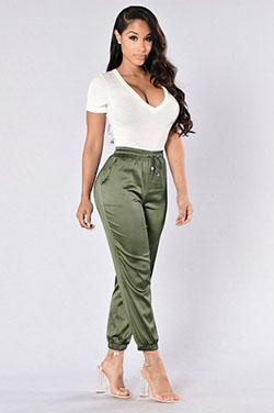 Combinación de color caqui y verde con pantalones, pijamas, pantalones cortos.: modelo,  Traje Caqui Y Verde,  Trajes De Pantalón De Seda  