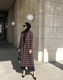 Sugerencias de combinación de invierno Hijab: Traje de camiseta,  Estilo callejero,  Hiyab  