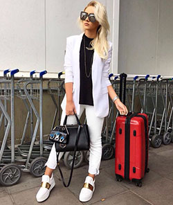 Traje de color blanco, debes probar con chaqueta, blazer, jeans: Traje de camiseta,  traje blanco,  Estilo callejero,  Ideas para vestir en el aeropuerto  