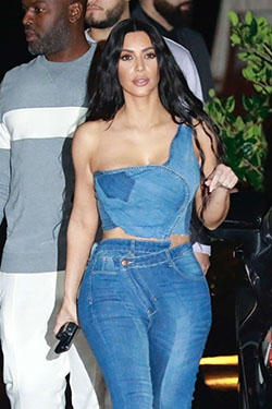 Outfit Stylevore con denim, jeans: Kendall Jenner,  kim kardashian,  Los Angeles,  KrisJenner,  Kanye West,  modelo,  pelo negro,  Top de un hombro  