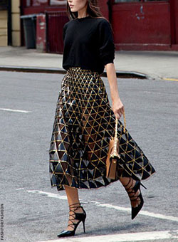 Falda con patrón de triángulo de Valentino, moda callejera, modelo de moda, tacones altos: tacones altos,  modelo,  vestidos de lentejuelas,  Estilo callejero  
