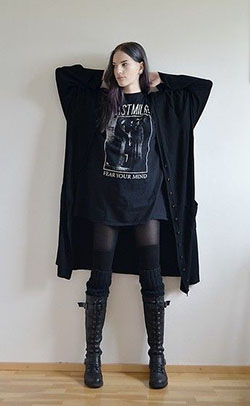 Ideas de ropa goth grunge fashion botas hasta la rodilla, rock alternativo: moda grunge,  Traje negro,  Punk rock,  subcultura gótica,  moda gótica,  Moda Inconformista,  Bota hasta la rodilla,  Traje de camiseta  