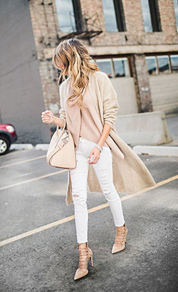 Conjunto de color blanco y rosa, debes probar con jeans, abrigo: Estilo callejero,  Traje Blanco Y Rosa,  Zapato de tacón alto,  Conjuntos de cárdigan 2020  