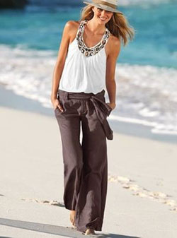 Outfit con pantalones anchos de lino negro: modelo,  Pantalones de lino,  Traje marrón y blanco  