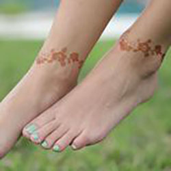 Tatuaje de henna con brazalete floral para muñeca o tobillo: 