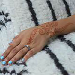 Diseños fáciles de bricolaje con henna para arte corporal llamativo: 