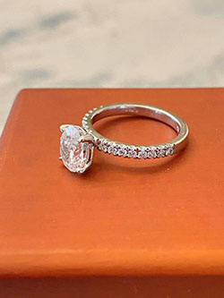 Gran variedad de anillos de compromiso de diamantes White Rock: 