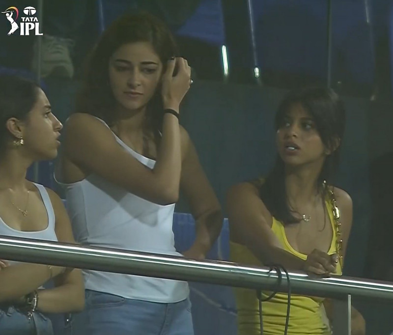 Ananya Pandey vista en Wankhede animando a KKR con Suhana Khan durante IPL Match 2022: 