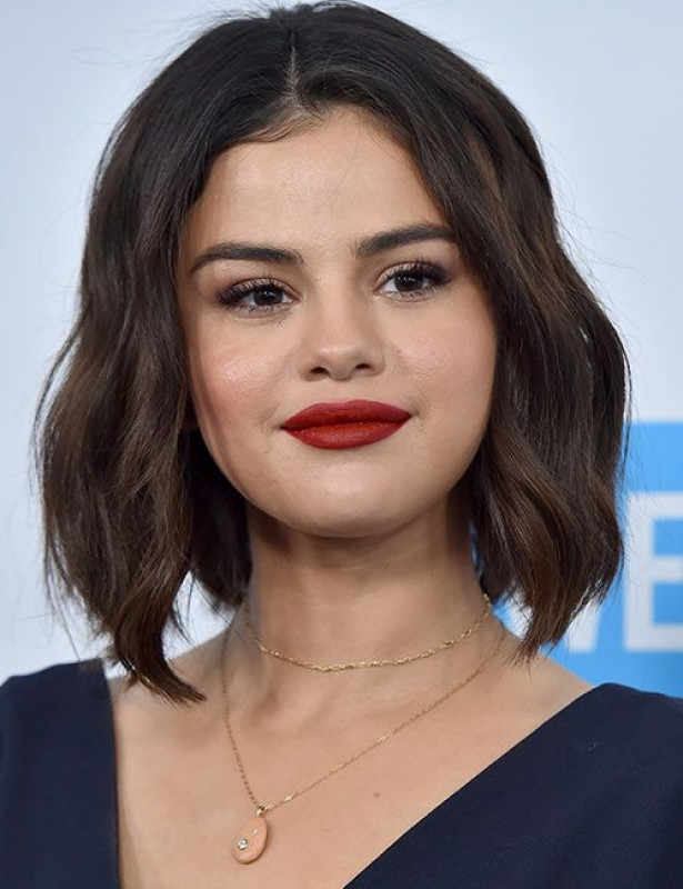 cara redonda cabello fino peinados de longitud media: cortes de pelo cortos,  Ideas de peinado,  Selena Gomez  