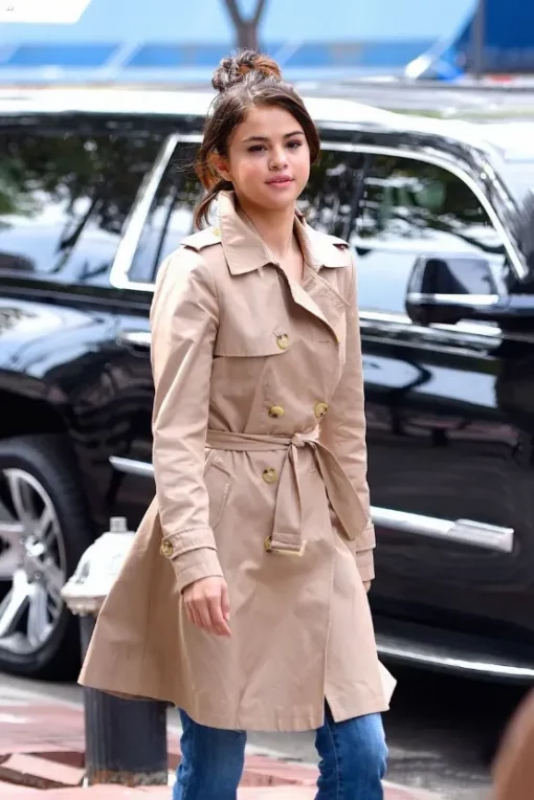 Selena Gomez Un día lluvioso en Nueva York Robe Trench Coat: 