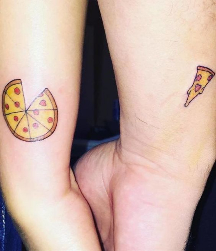 Diseño de tatuaje de pizza y rebanada para pareja: 