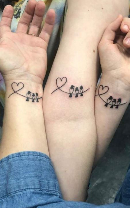 Diseño de tatuaje de corazón y pájaros para miembros de la familia: Ideas de tatuajes  