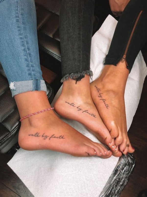 Caminar por las ideas del tatuaje de la fe para la hermana en la familia: Ideas de tatuajes  