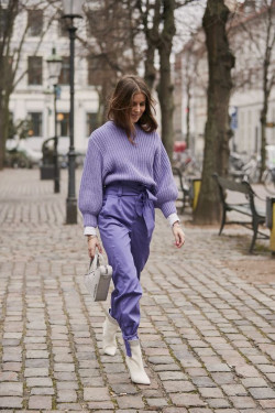 Traje de color morado y burdeos, debe probar con pantalones violetas, sudadera morada de manga larga, trajes morados de moda: 