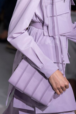 Outfit ideas tendencia de moda lila, camisa de vestir, outfits estéticos morados, vestido violeta: 