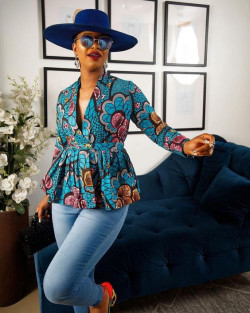 Color outfit ideas jeans ankara tops estampados de cera africana, blusa casual de manga larga, top de moda: tapas de ankara,  Ankara con mezclilla  