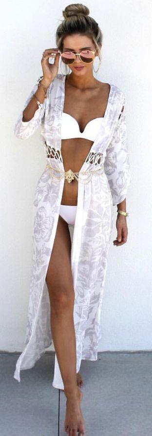 Lindas ideas de trajes de luna de miel: maxi kimono. biquini blanco. estilo de playa de verano.: traje de playa,  kimono largo  
