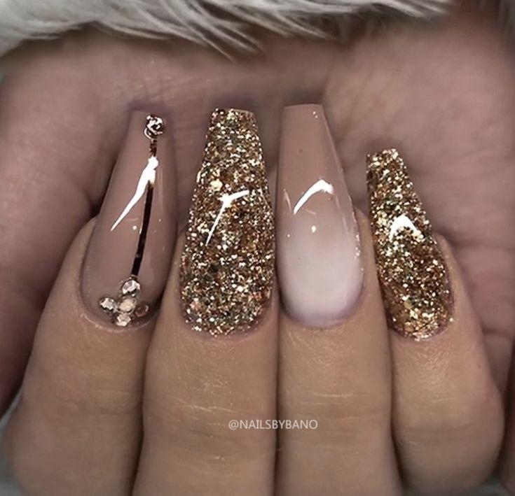 Diseños de uñas con purpurina dorada...