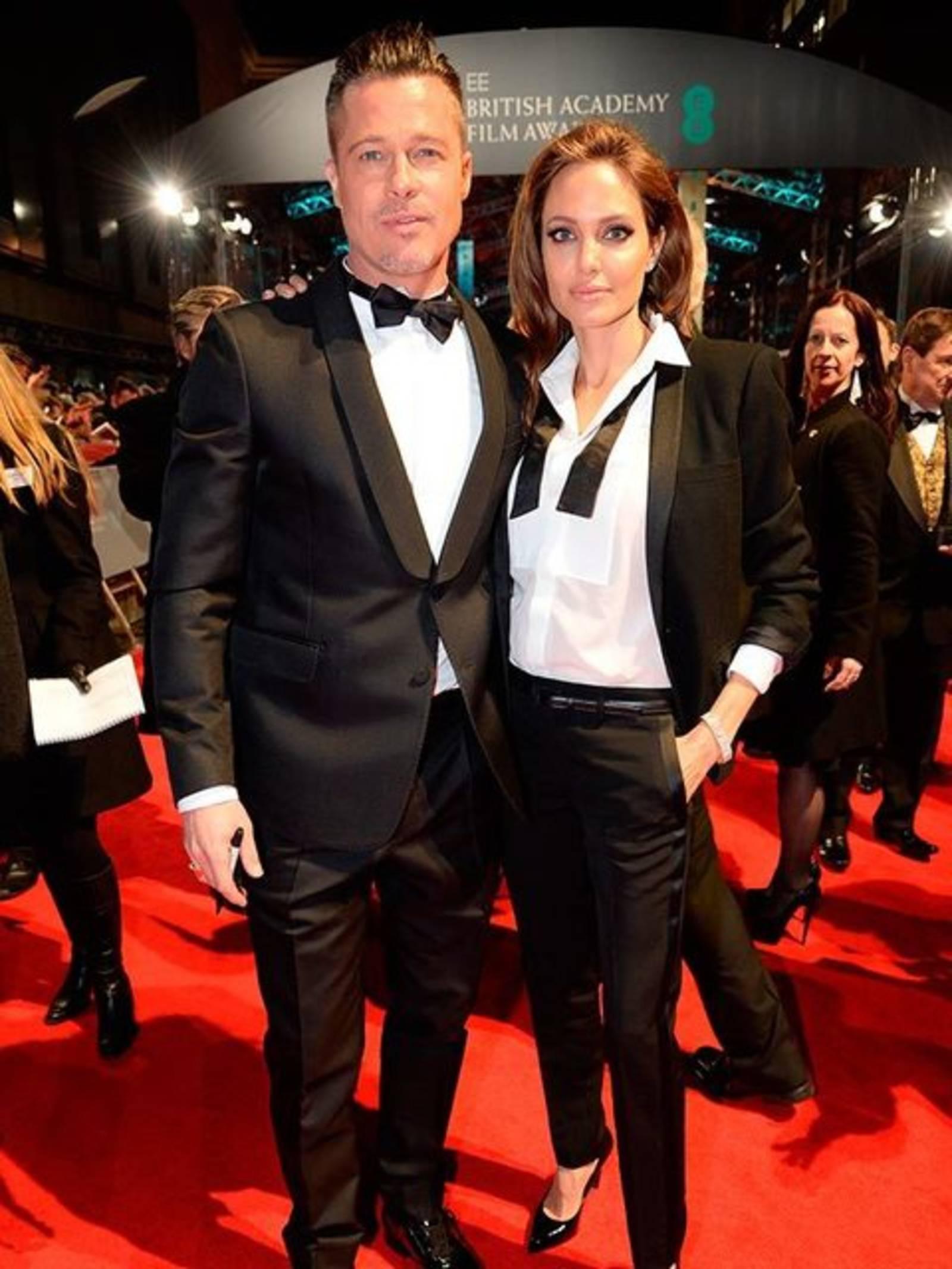 Brad Pitt y Angelina Jolie con atuendo a juego en un evento - #Atuendo de pareja a juego: 