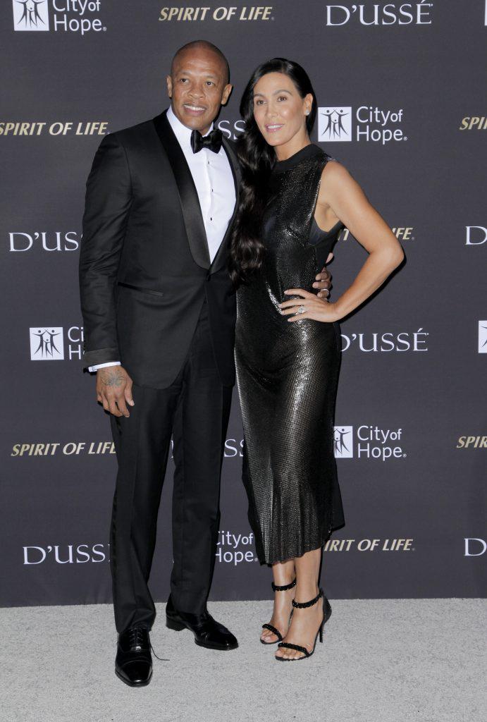 El Dr. Dre y Nicole Young asisten a la Gala de la Ciudad de la Esperanza el 11 de octubre de 2018 en Los Ángeles, California.: 