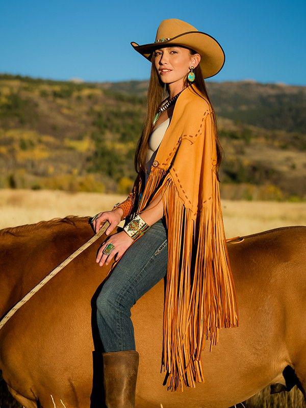 Brida a diseños nupciales Chickasaw Coyote Cape: bota vaquera,  ropa occidental,  Sombrero de vaquero,  Tasha Polizzi,  Atuendos De Vaquera  