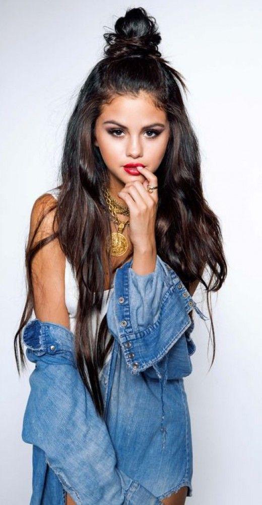 Moño inspirado en el peinado de Selena Gomez.: Selena Gomez,  Aris Jerónimo,  Outfits Con Peinado De Moño  