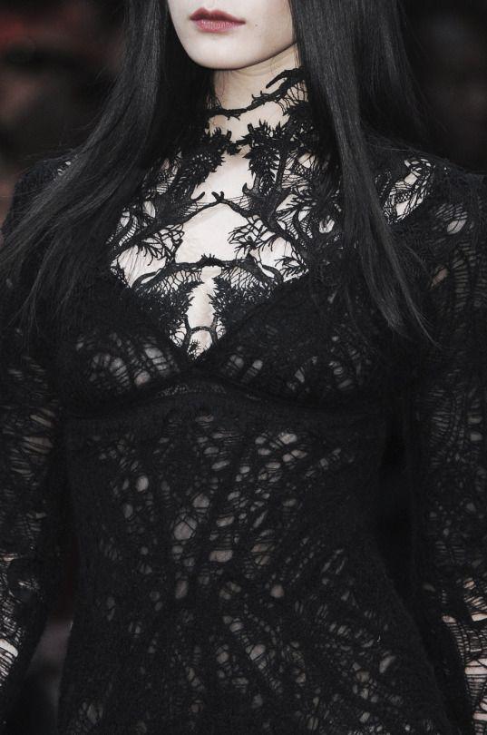 Pequeño vestido negro. Moda lolita, moda gótica: vestido negro,  subcultura gótica,  moda gótica,  conjuntos de vestido gótico  