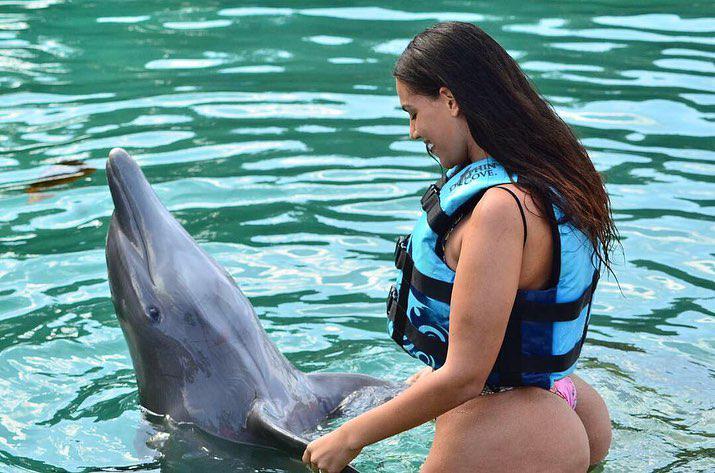 Amirah Dyme con Delfín: Amirah Dyme  