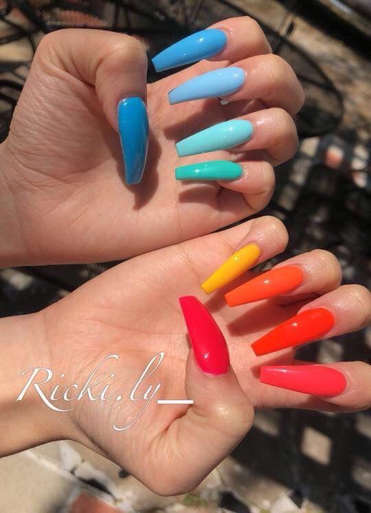 Ataúd uñas de diferentes colores: Esmalte de uñas,  Uñas de gel,  uñas azules,  Lindas uñas  